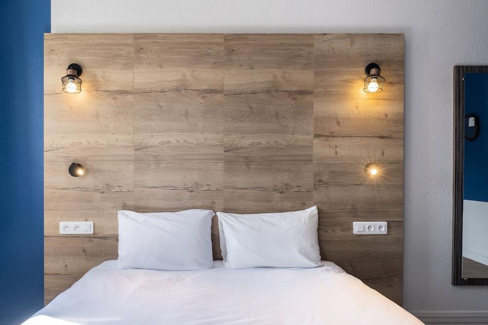 Greet Est Hotel Chartres